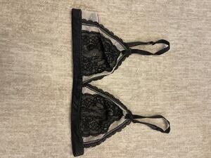 Cosmopolitan Black Sheer Lace Wireless Triangle Bralette Bow Sz L 128-B046